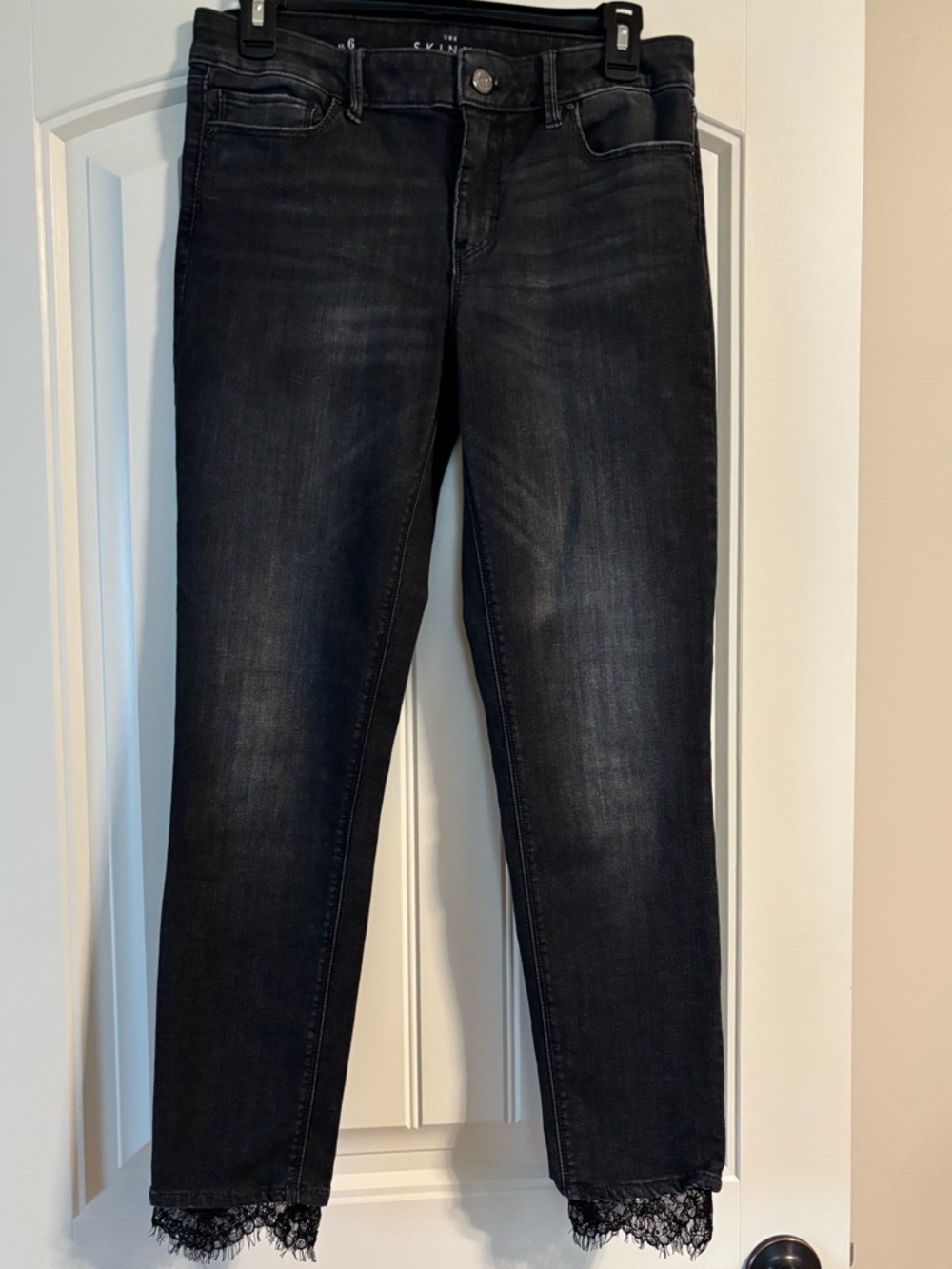 WHBM Women's Black Slim  Ankle Jeans with Lace Hem. Gray, Sz 6.